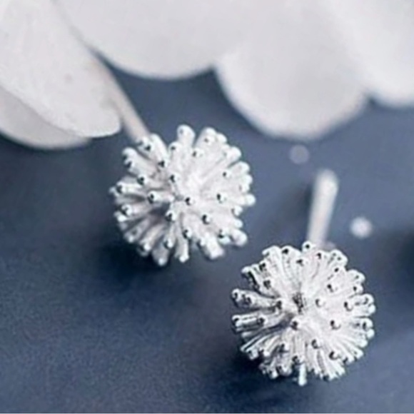 “Dandelion Balls” 925 Sterling Silver Tiny Dainty Spikey Flower Firework Studs - Picture 2 of 16
